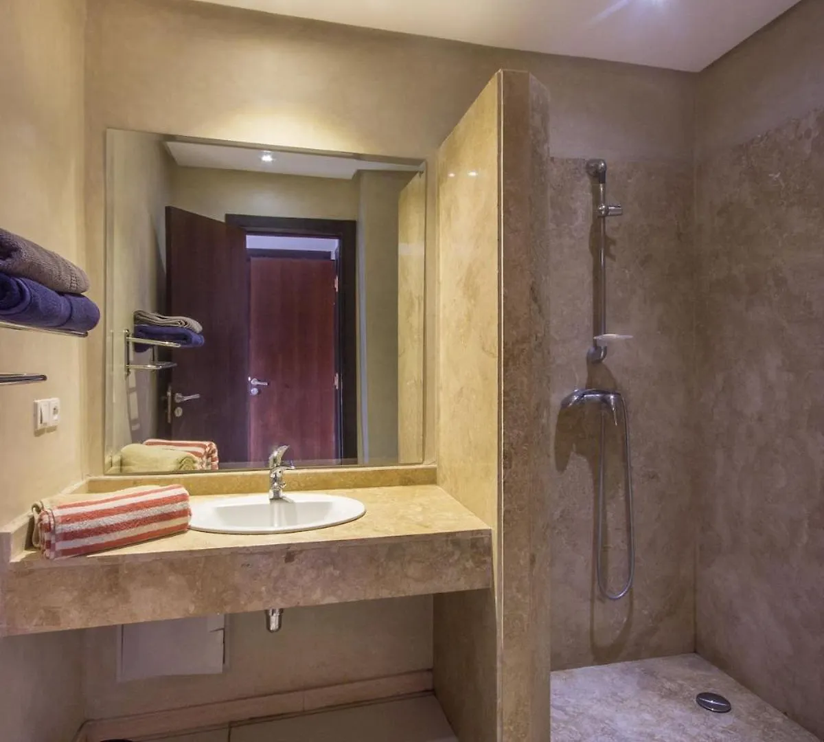 מרקש Apartment With Private Rooftop & Jaccuzzi